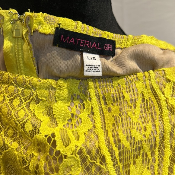 Lace dress - Picture 9 of 12